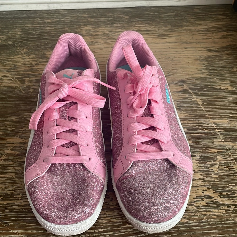 Glitter Pink Puma’s. So cute!! Size 5 Y or 6.5 women’s